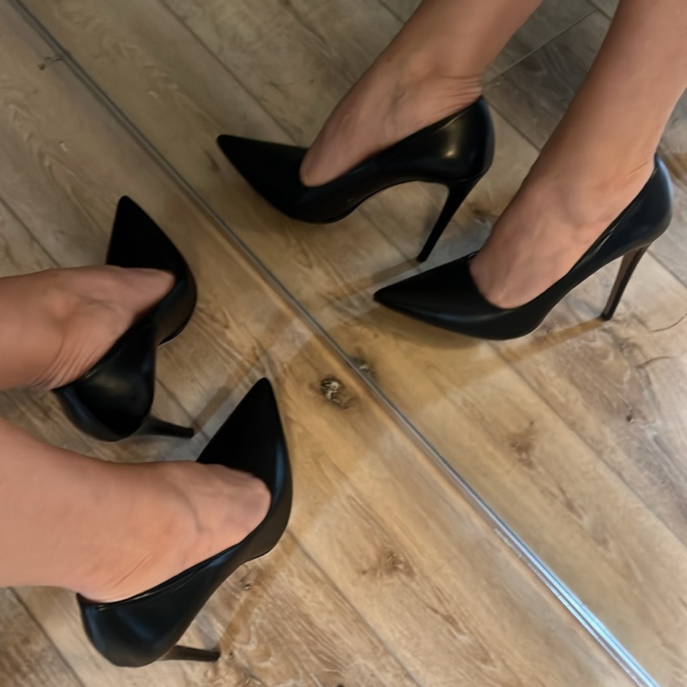 🛑 1 hour sale. Prada, Women's Black Leather Pumps / Heels, 38.5 EU (US 8), EUC